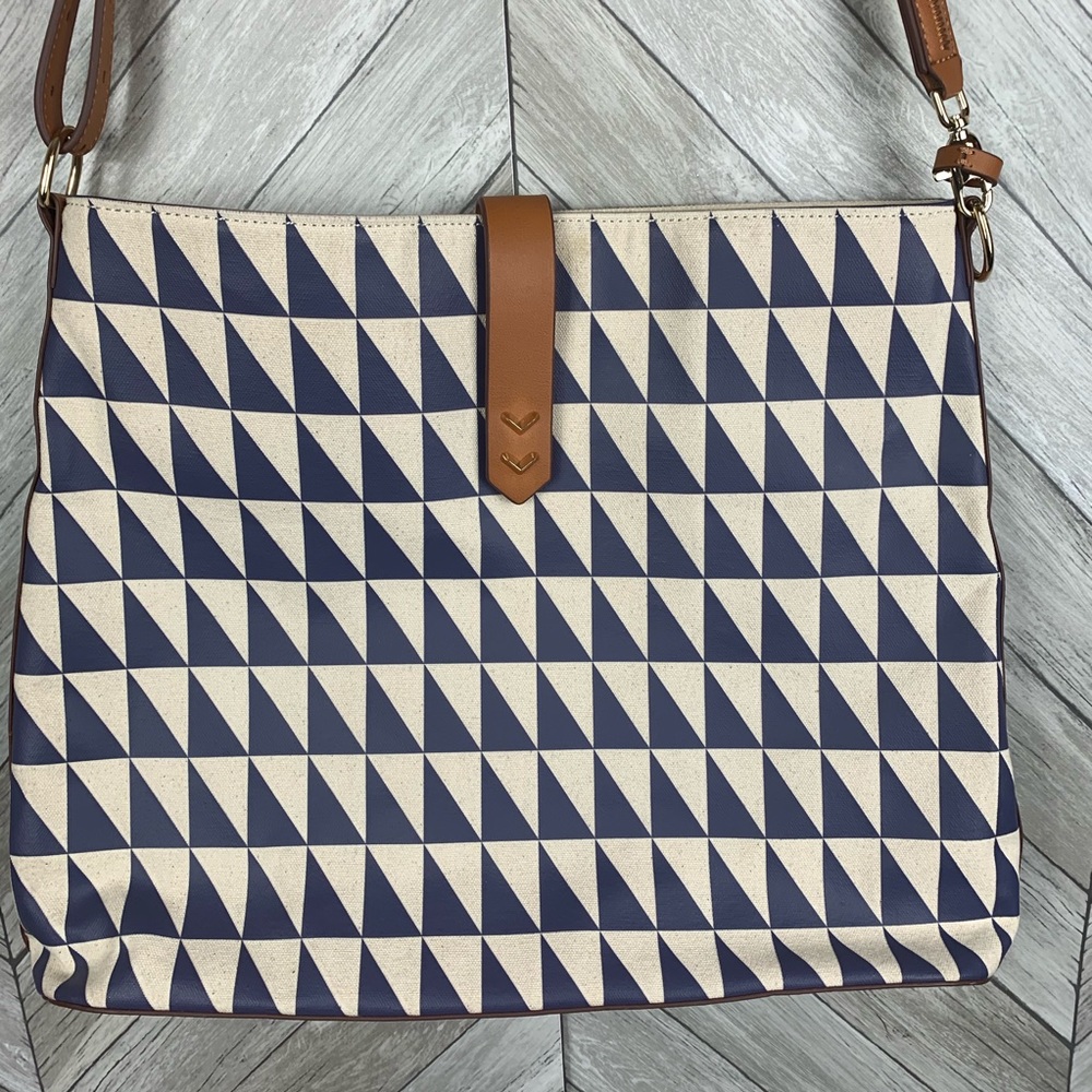 Stella & Dot blue & white triangle tote crossbody